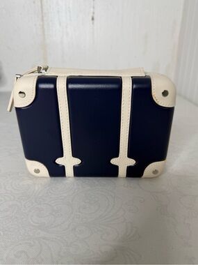 Globe Trotter x ANA First Class Travel Amenity Kit Navy off White Suitcase